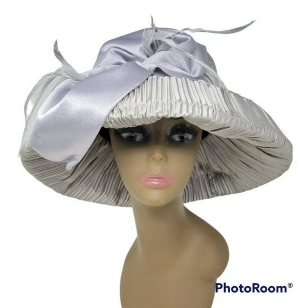 Elegant Wide-Brim Satin Church Hat in Light Gray